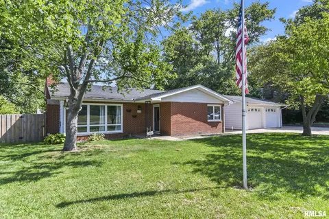 430 W Debby Dr, Mt Zion, IL 62549