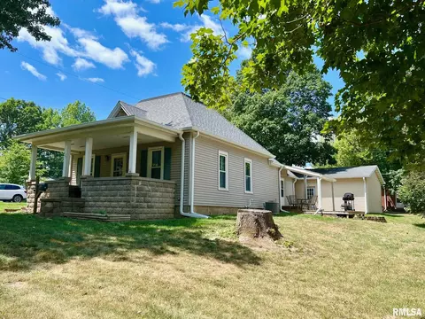623 S 11th St, Petersburg, IL 62675