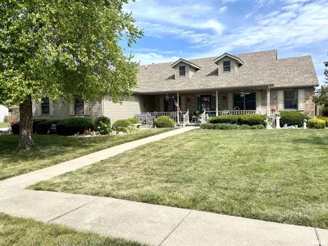 1101 Oakbrook Ave, Chatham, IL 62629