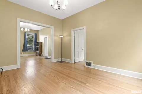 117 N State St, Springfield, IL 62702 photo 5