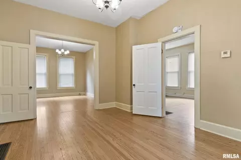 117 N State St, Springfield, IL 62702 photo 11