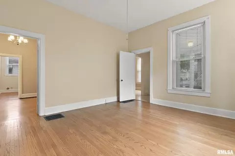 117 N State St, Springfield, IL 62702 photo 3