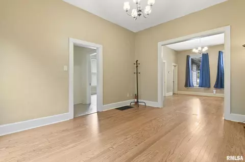 117 N State St, Springfield, IL 62702 photo 4
