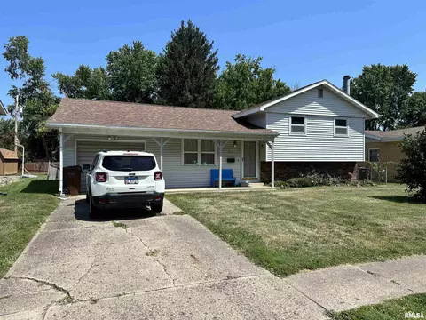 715 Virginia St, Taylorville, IL 62568