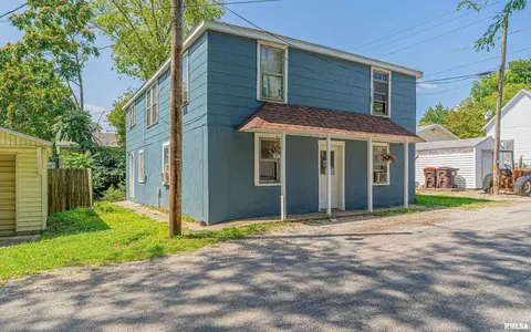 717 S Jackson St, Lincoln, IL 62656
