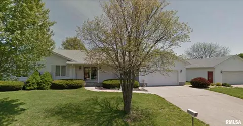 113 Velda St, Farmersville, IL 62533