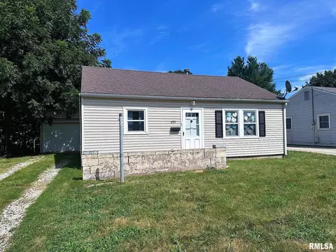 693 S Farnham St, Galesburg, IL 61401