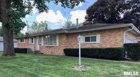 301 W Lakeshore Drive Dr, Springfield, IL 62703