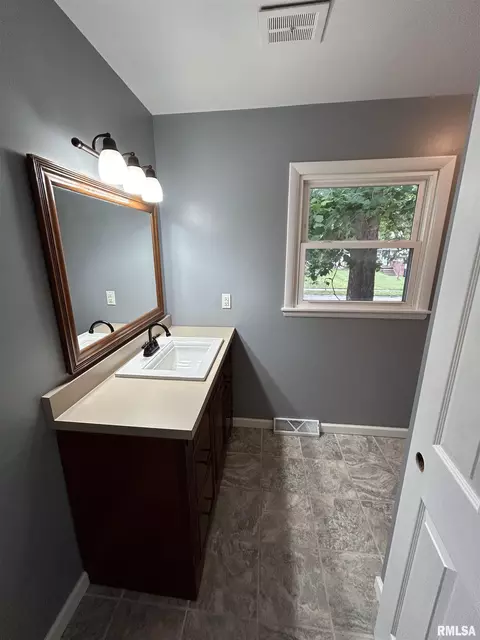1909 Creighton Rd, Springfield, IL 62703 photo 9