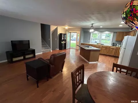 1909 Creighton Rd, Springfield, IL 62703 photo 4