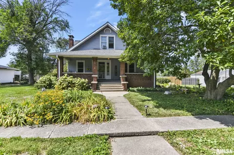 115 S Oak St, Chatham, IL 62629