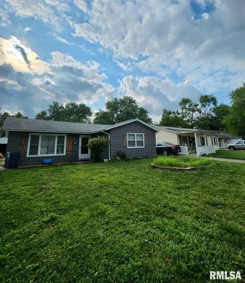 1805 Fairmont Dr, Springfield, IL 62702