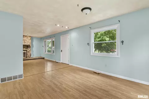 3235 S 2nd St, Springfield, IL 62703 photo 9