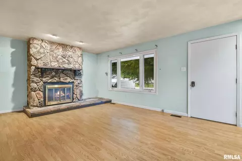 3235 S 2nd St, Springfield, IL 62703 photo 5