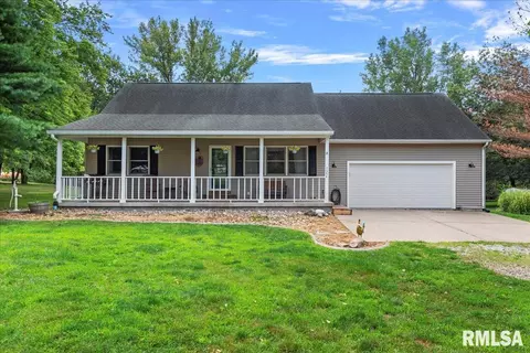 7354 Rolling Oaks Dr, Riverton, IL 62561