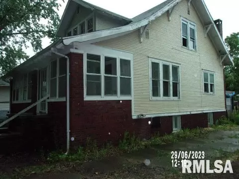 1012 Lafayette St, Beardstown, IL 62618