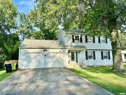214 Brookside Dr, Jacksonville, IL 62650