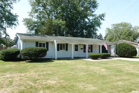 934 Parkview Rd, Galesburg, IL 61401