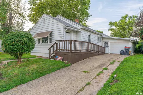 1421 Lake St, Pekin, IL 61554