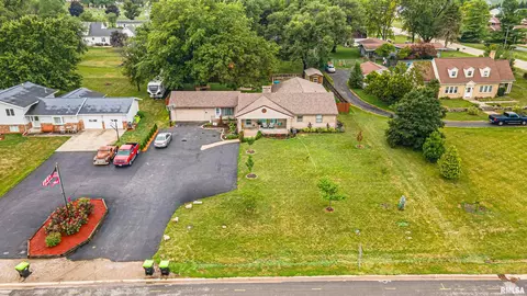 908 N Vine St, Mount Pulaski, IL 62548