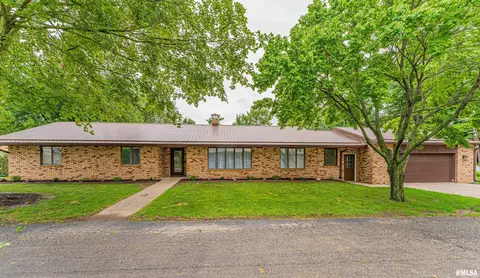 506 N College St, Lincoln, IL 62656
