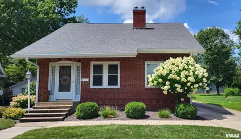 916 Florence Ave, Galesburg, IL 61401