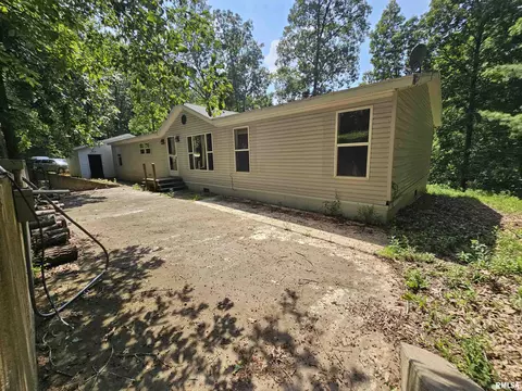1119 Firecracker Rd, Jacksonville, IL 62650