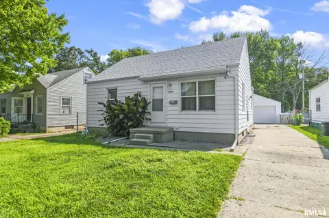 2464 S 11th St, Springfield, IL 62703