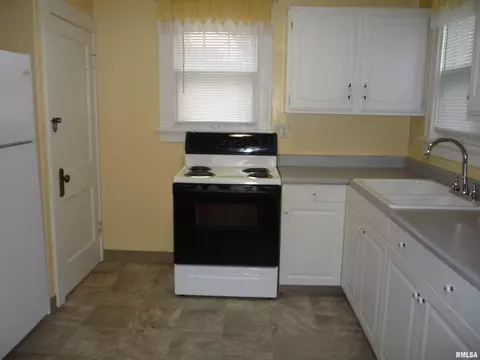 421 Cross St, Springfield, IL 62703 photo 4