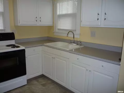 421 Cross St, Springfield, IL 62703 photo 5
