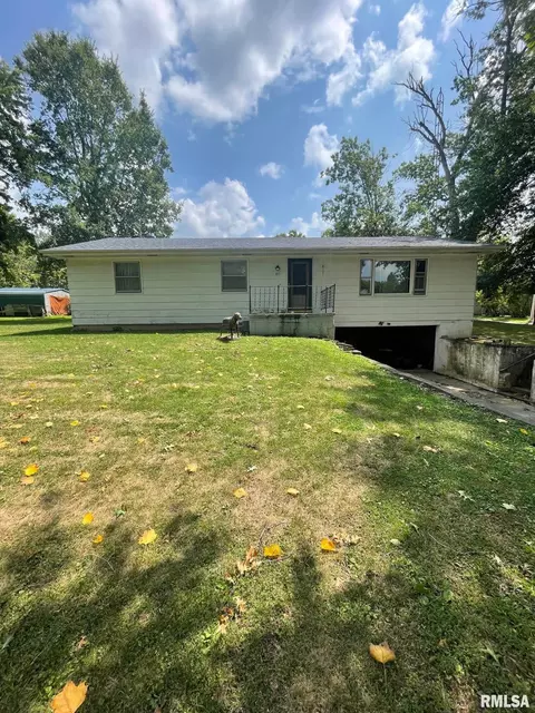 811 E Thompson St, Taylorville, IL 62568