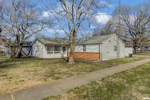 333 E Conrey St, Williamsville, IL 62693