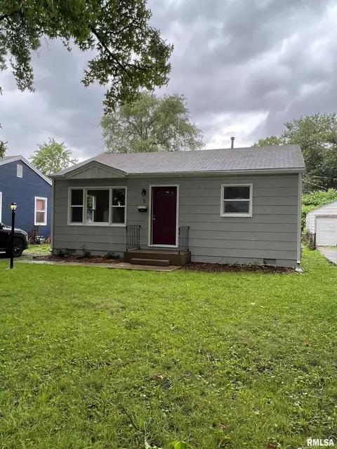 5 Manor Ct, Springfield, IL 62703