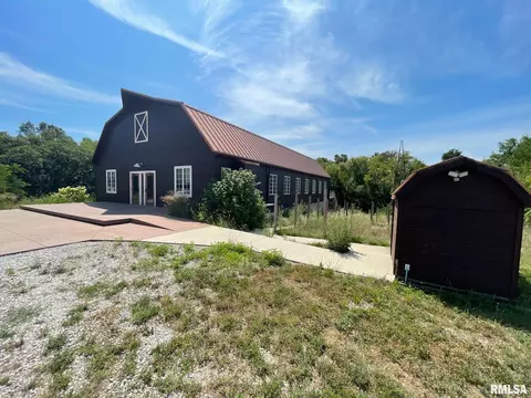 939 E 1100 N Rd, Taylorville, IL 62568