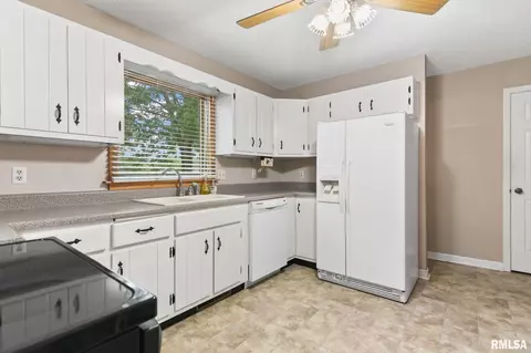 4585 E Powers Blvd, Decatur, IL 62521 photo 18