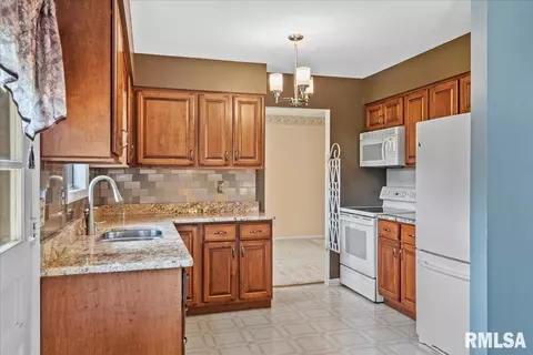 2208 Keokuk Dr, Springfield, IL 62702 photo 15