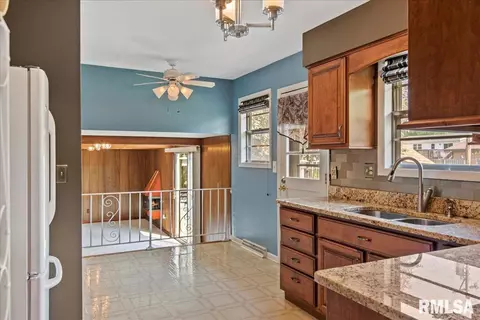 2208 Keokuk Dr, Springfield, IL 62702 photo 13