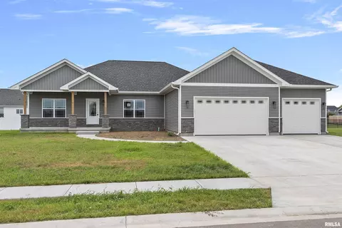409 Sundown Ln, Chatham, IL 62629 photo 1