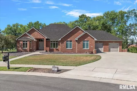 1240 Golf Crest Ct, Springfield, IL 62707