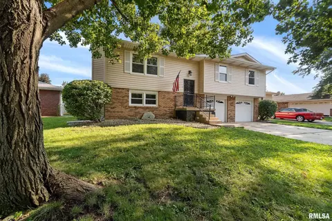 1912 Croydon Dr, Springfield, IL 62703 photo 2