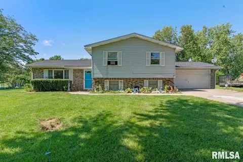 14382 Pioneer Dr, Athens, IL 62613