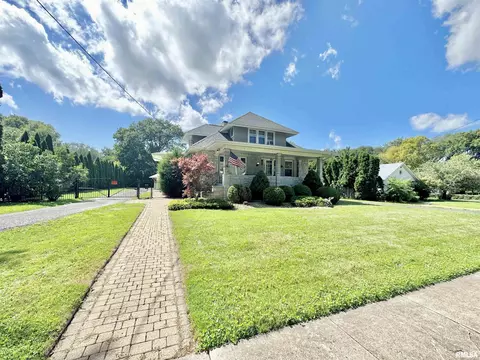 1592 N Broad St, Galesburg, IL 61401