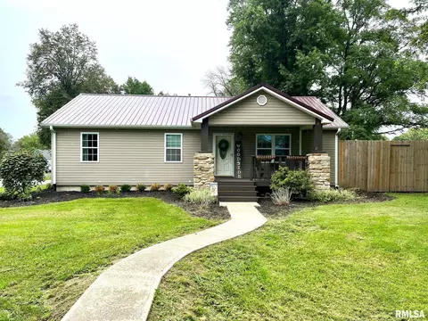 321 Houston St, Coatsburg, IL 62325
