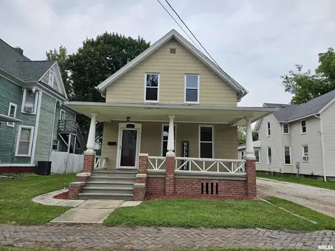 521 E North St, Galesburg, IL 61401