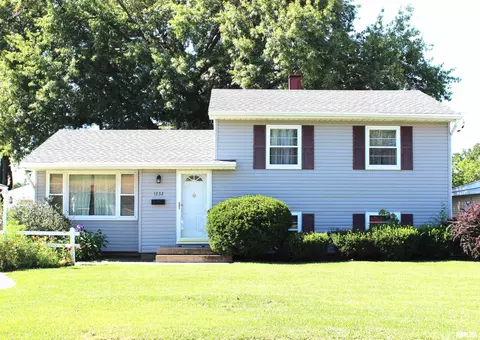 1232 Bridge Ave, Galesburg, IL 61401