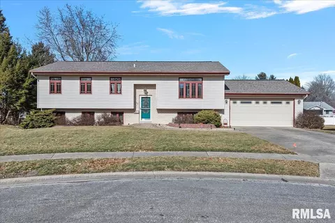 44 Westfair Dr, Jacksonville, IL 62650