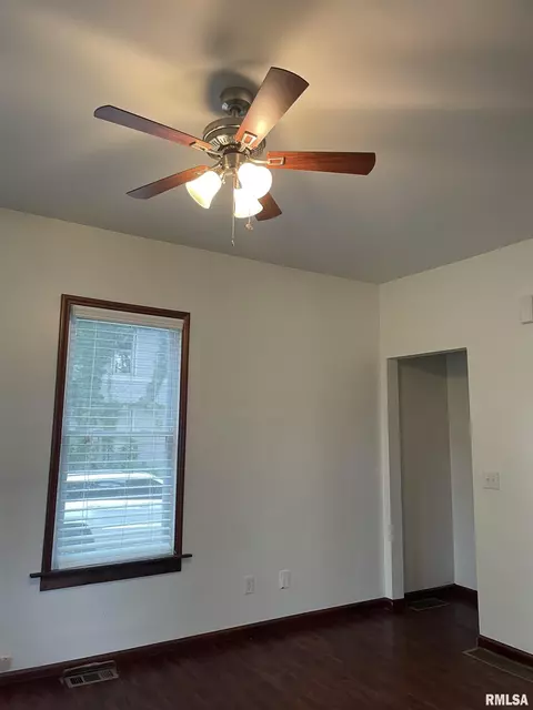 896 E State St, Jacksonville, IL 62650 photo 22