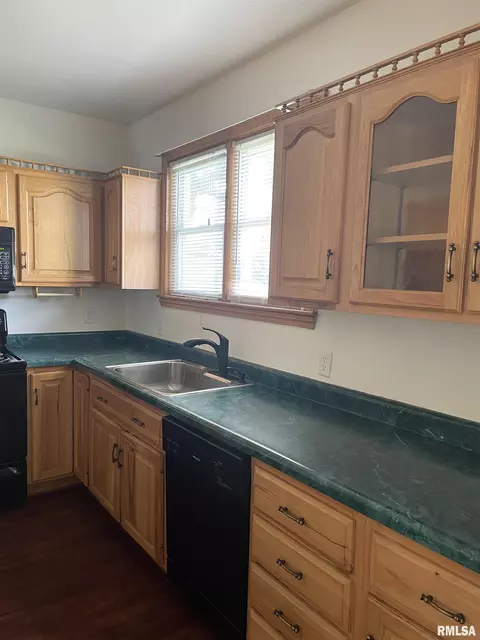 896 E State St, Jacksonville, IL 62650 photo 13