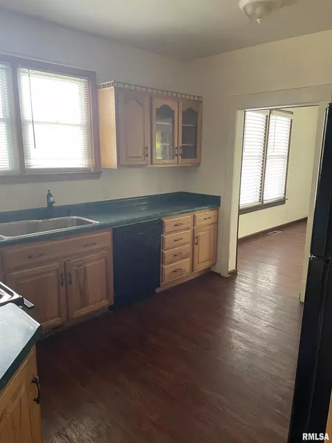 896 E State St, Jacksonville, IL 62650 photo 14