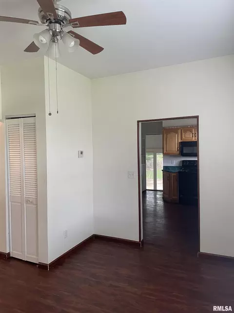 896 E State St, Jacksonville, IL 62650 photo 10